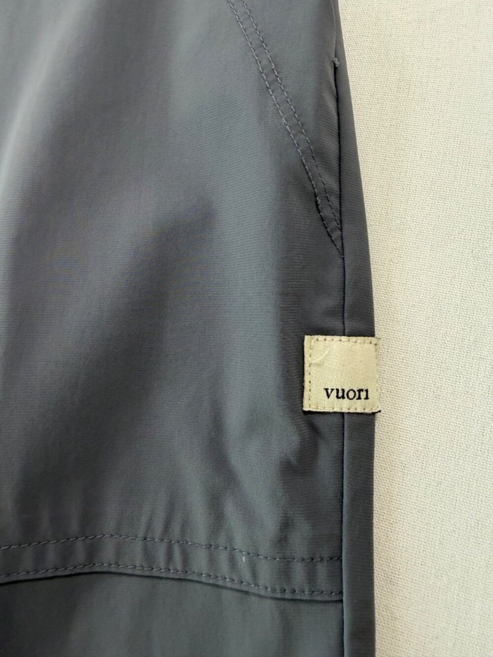 Vuori Miles Jogger in Gray Size Large - Picture 5 of 10